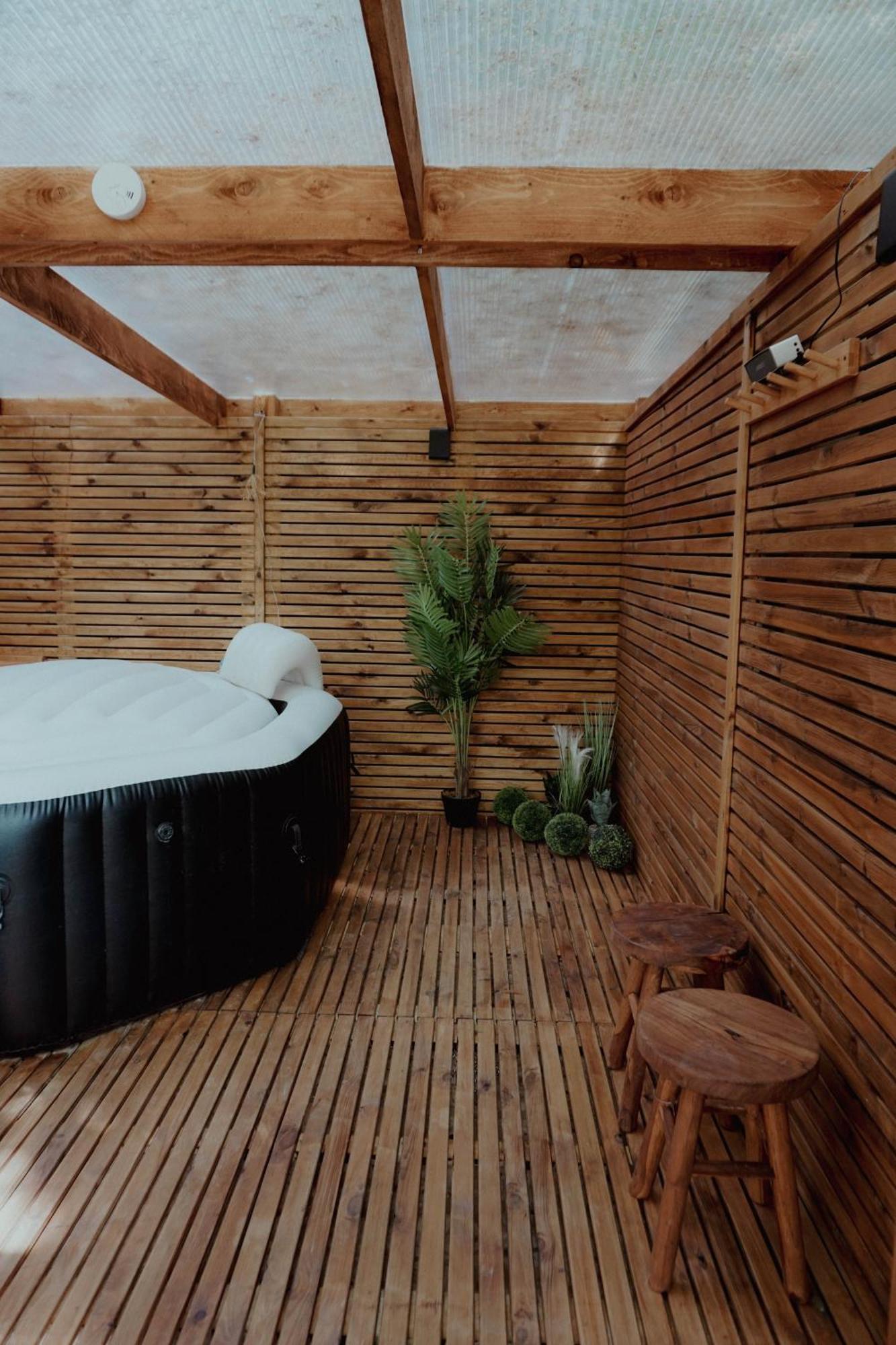 Le Chalet Tipi Avec Jacuzzi Et Jardin Troyes Buitenkant foto